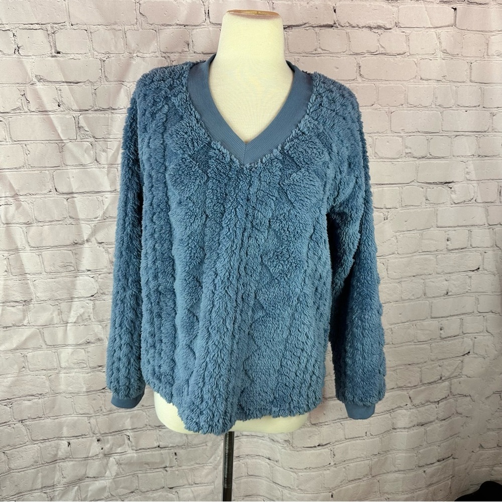 Lucky Brand womens M fuzzy Textured Blue V-Neck pull over casual Sweater